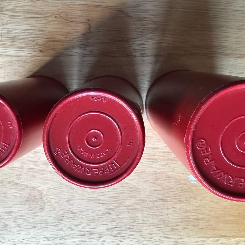 Set of 3 Vintage Burgundy Nesting Tupperware Tumbler/Cups - Picture 3 of 5
